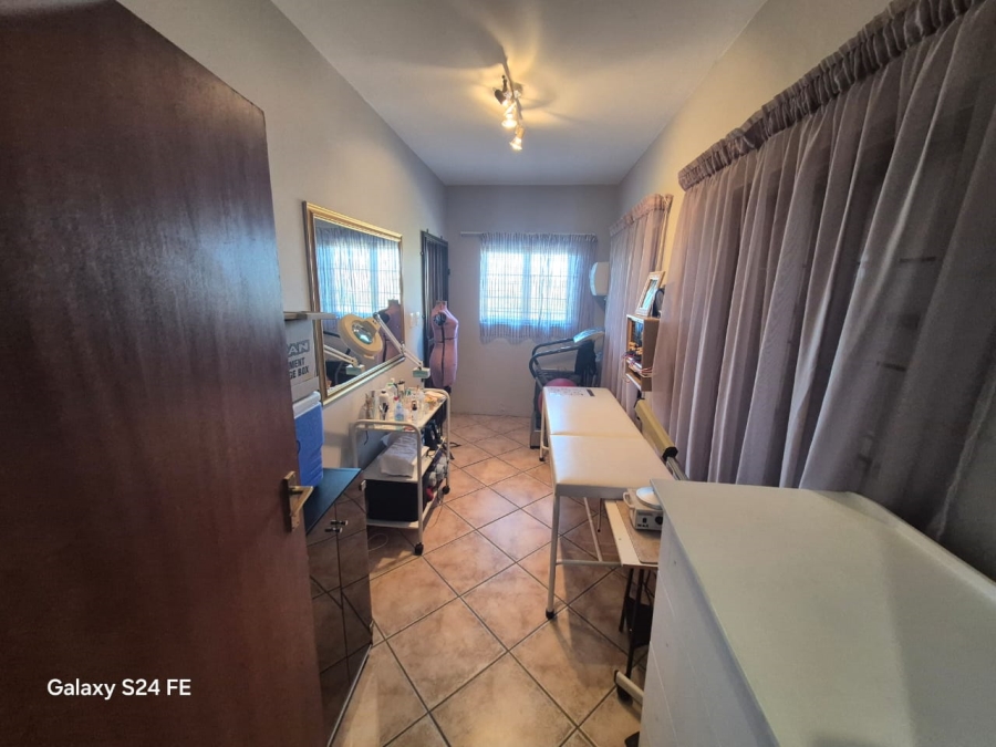 5 Bedroom Property for Sale in Cashan North West